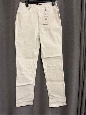 Woman’s 8 long Gloria Vanderbilt White Slimming Straight leg Jeans NWT